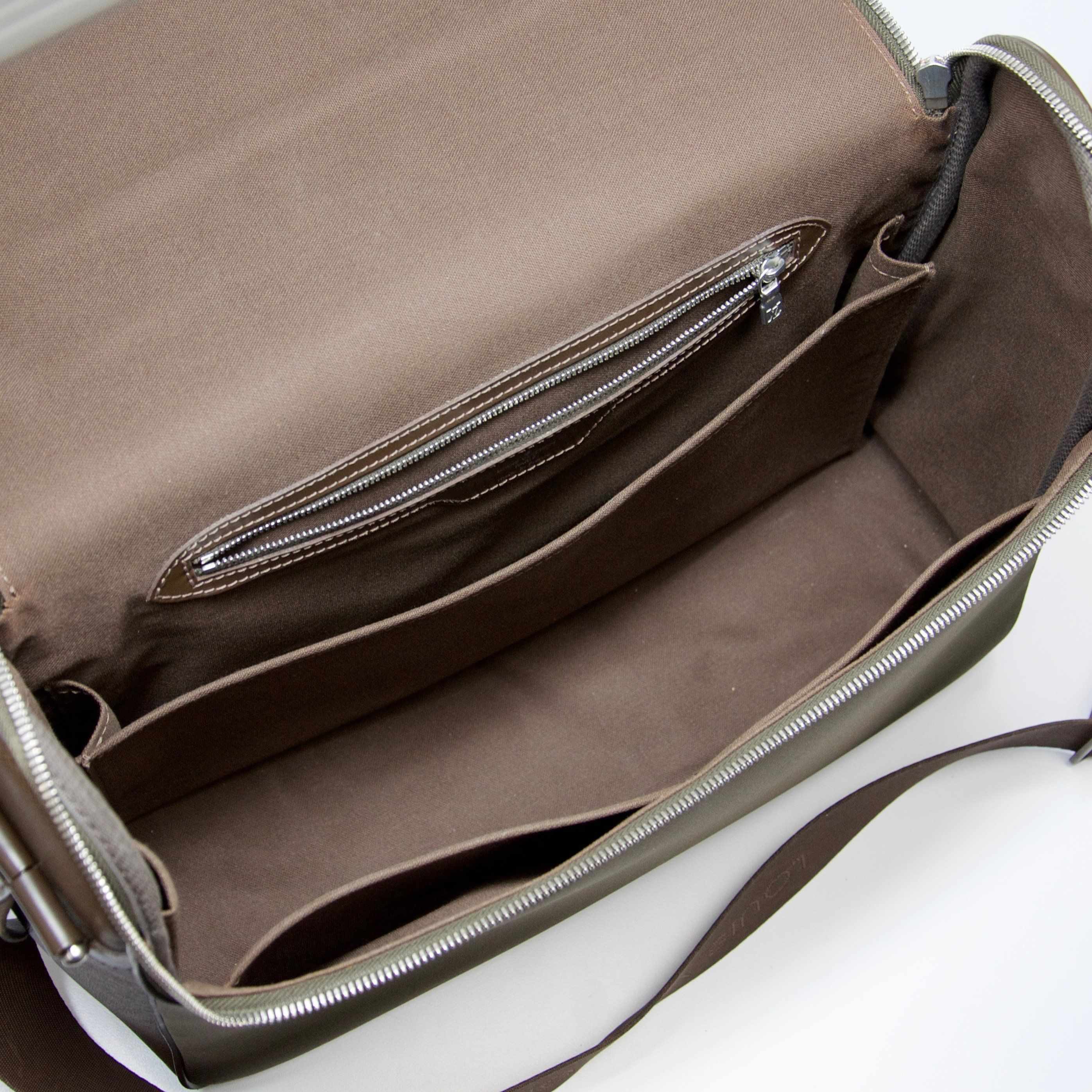 Louis Vuitton Taiga Taimyr Bag