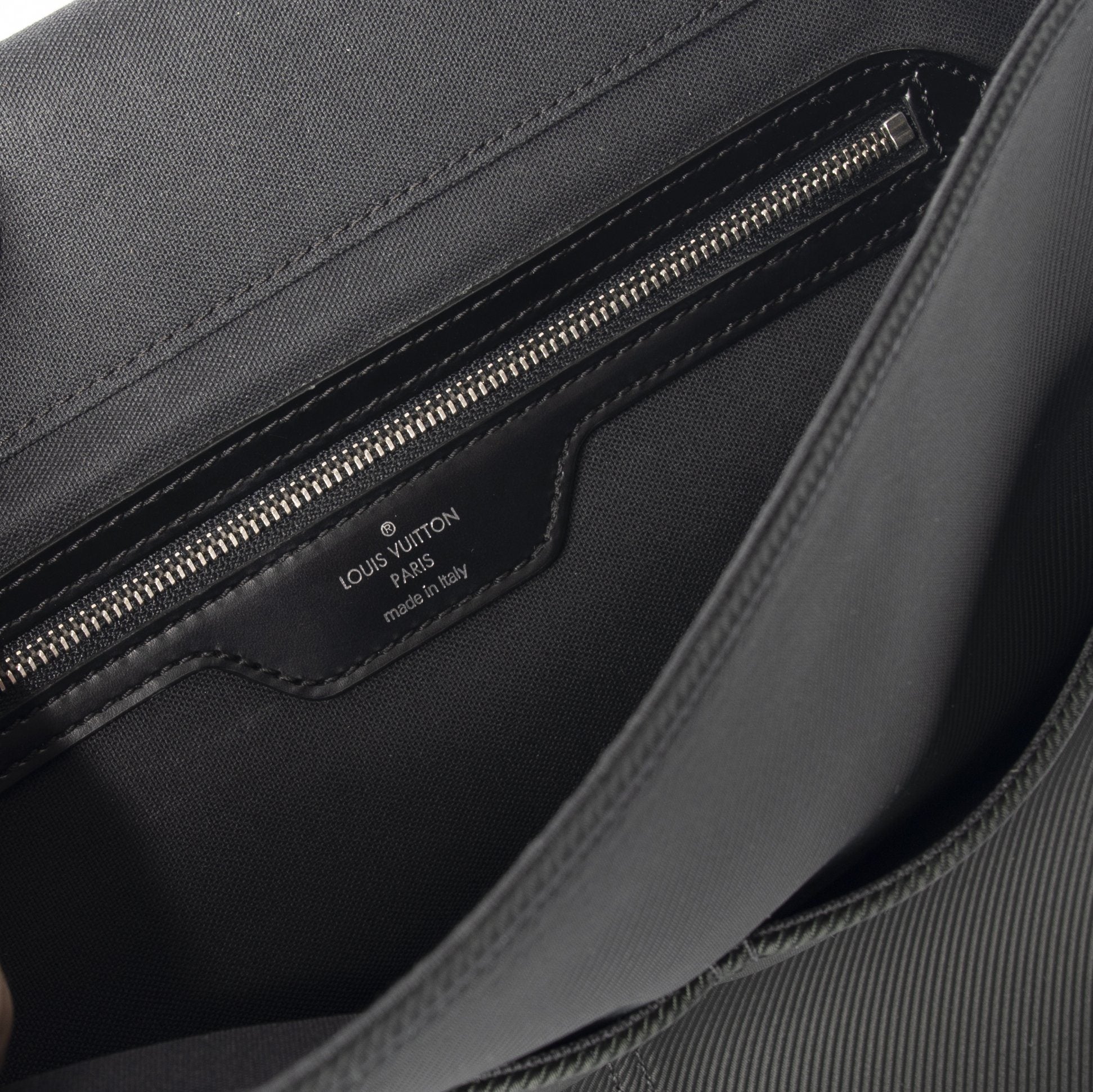 Louis Vuitton Taiga Viktor Messenger Bag