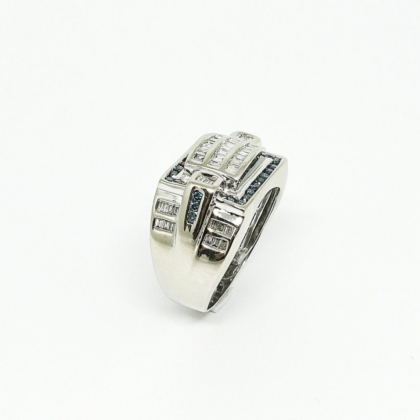 Gent's White and Blue Diamond Ring