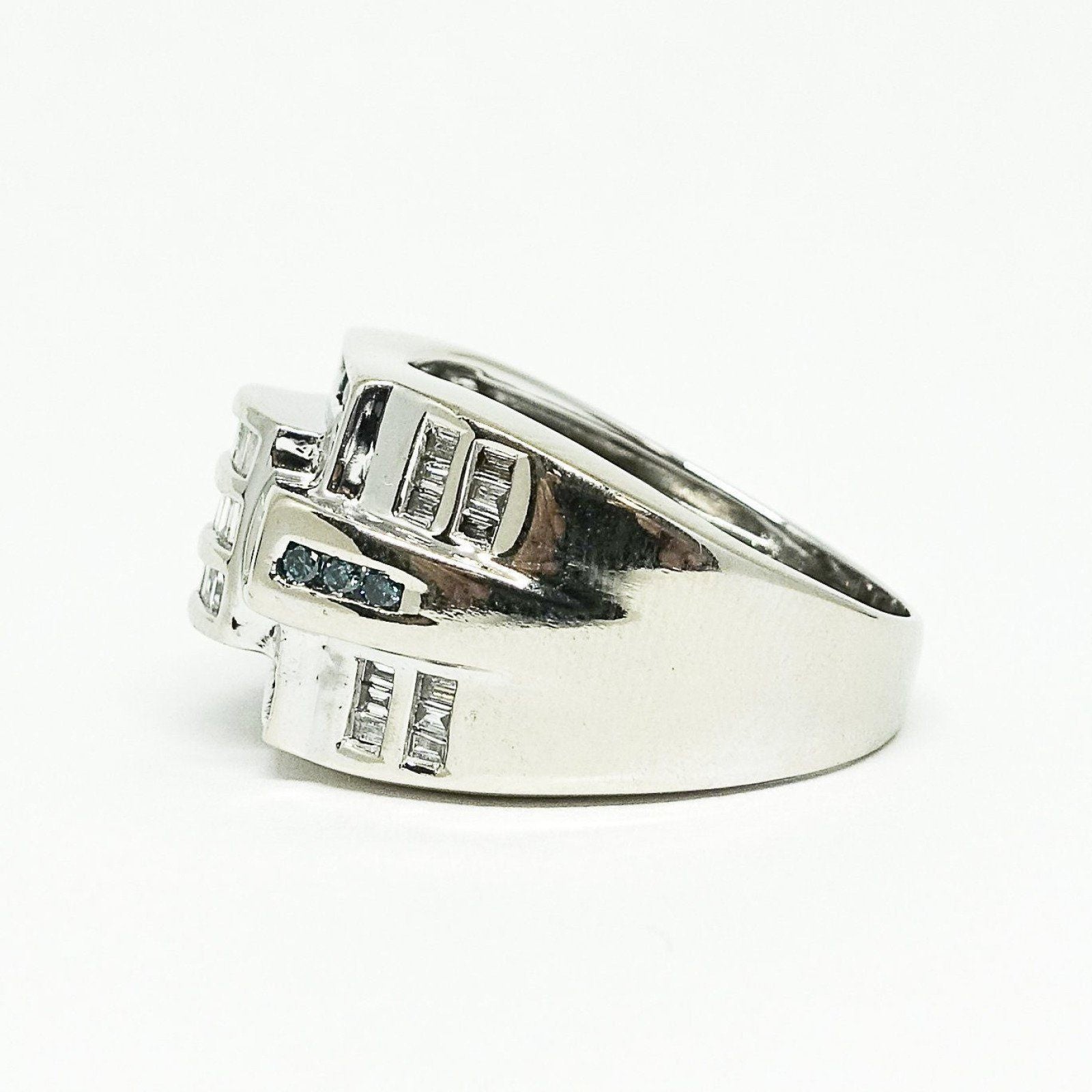 Gent's White and Blue Diamond Ring