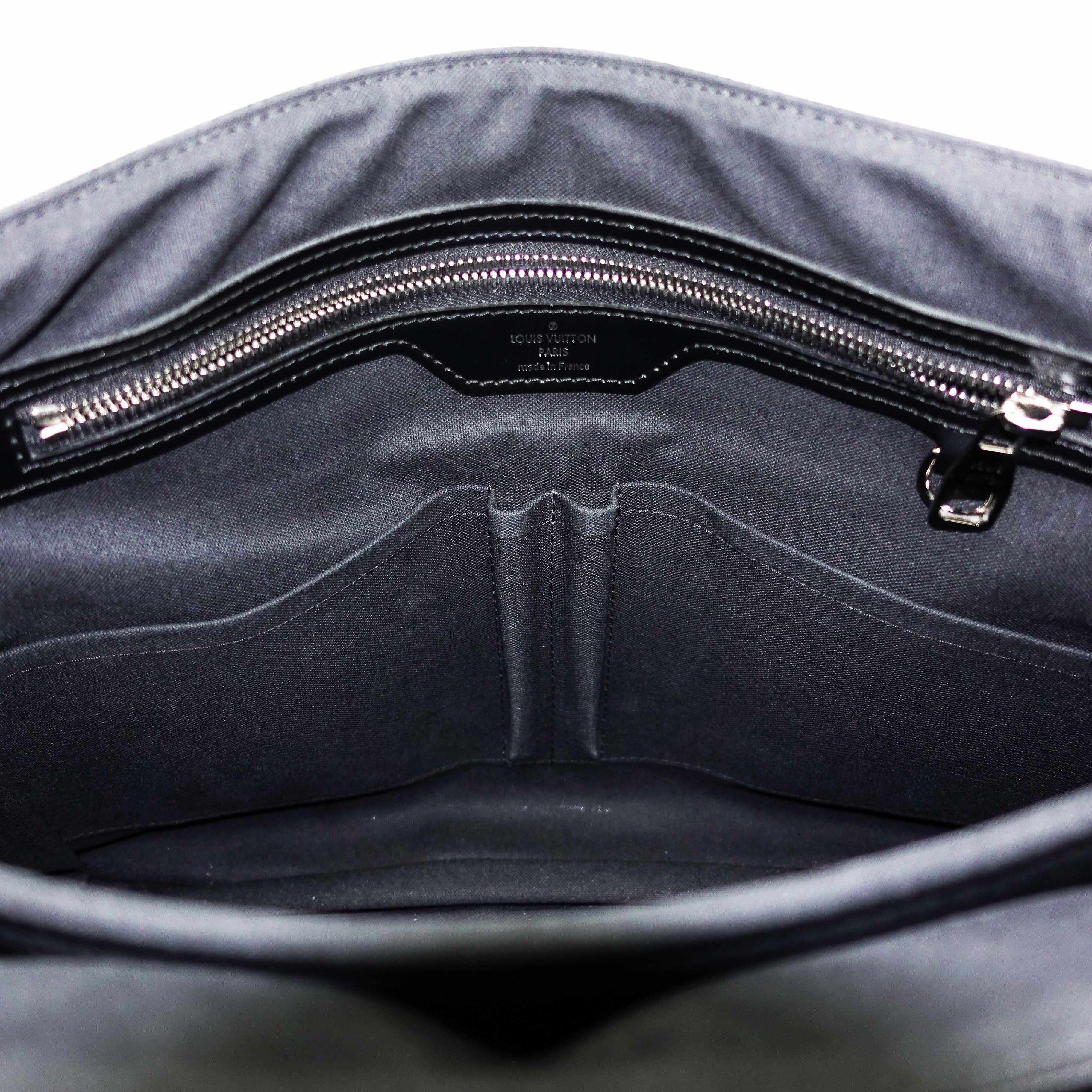 Louis Vuitton Damier Graphite Daniel MM Messenger Bag
