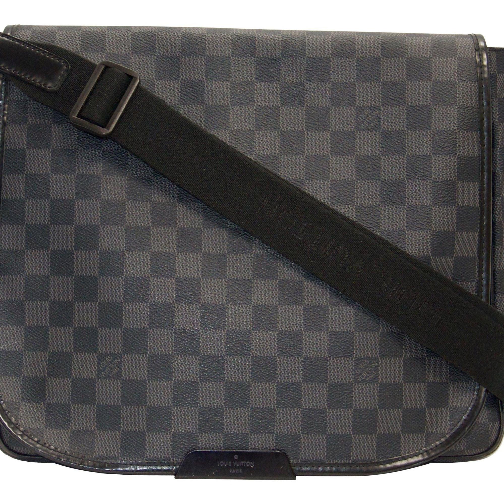 Louis Vuitton Damier Graphite Daniel MM Messenger Bag