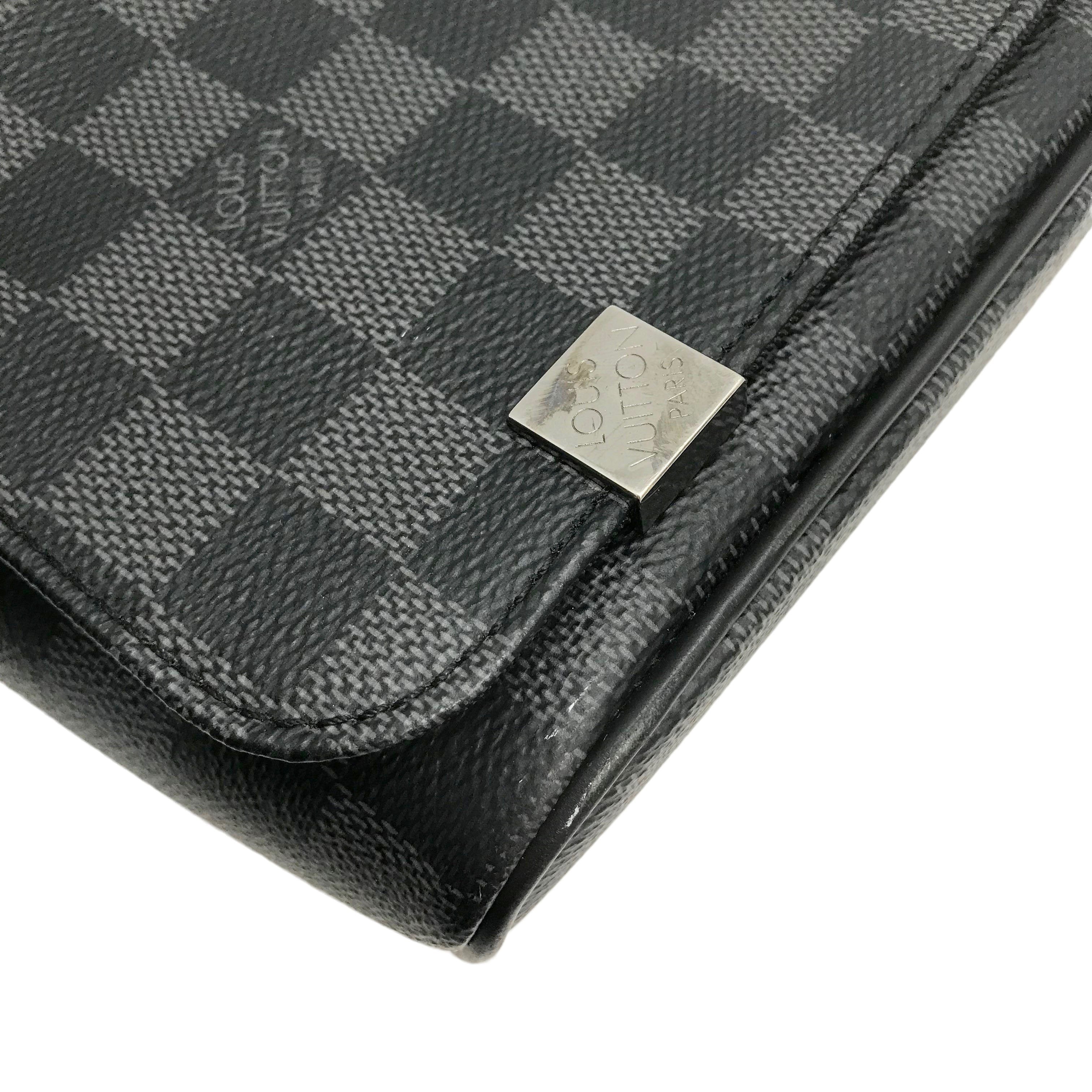 Louis Vuitton Damier Graphite District PM – OLIVER'S