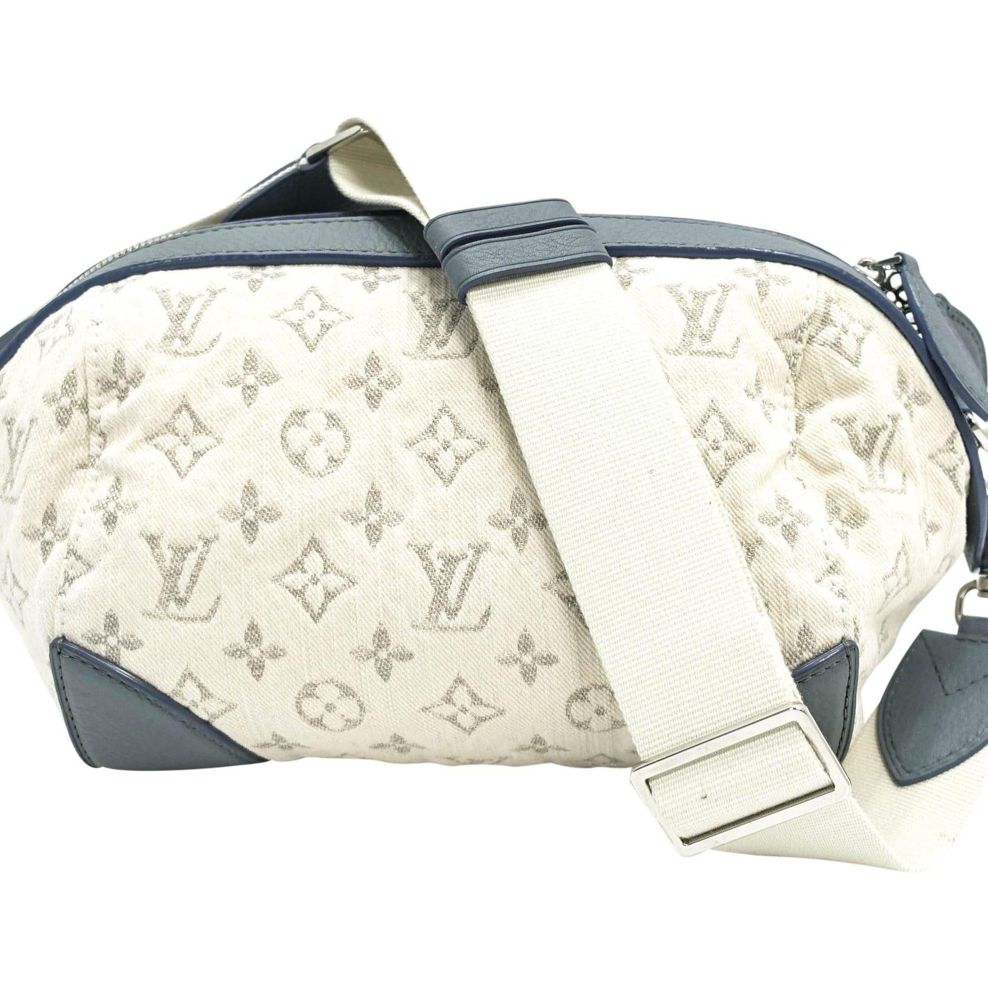Louis Vuitton Limited Edition Bleu Monogram Denim Pochette Round