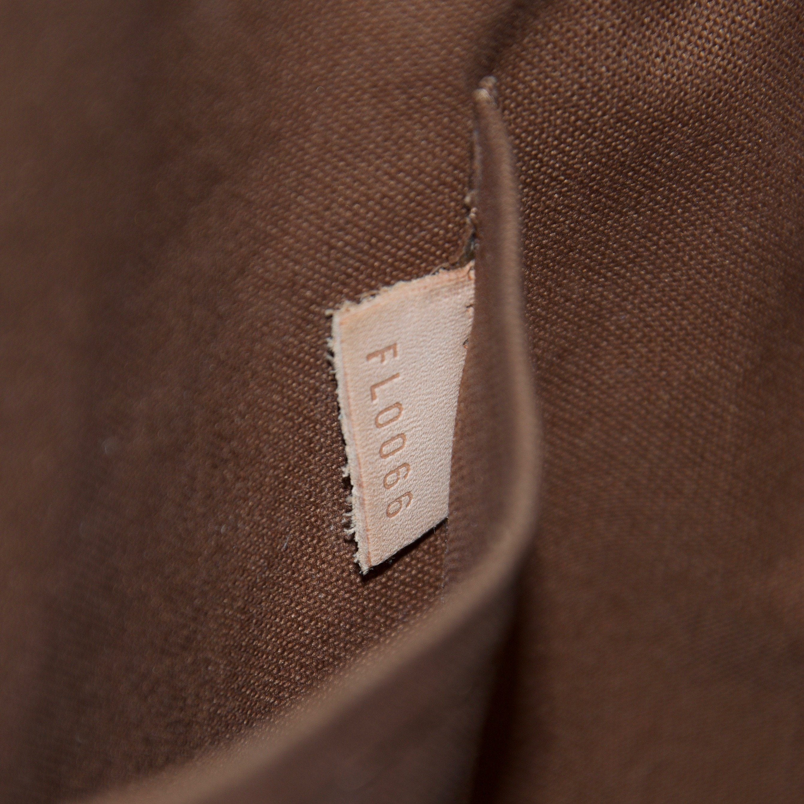 Louis Vuitton Monogram Lockit Vertical