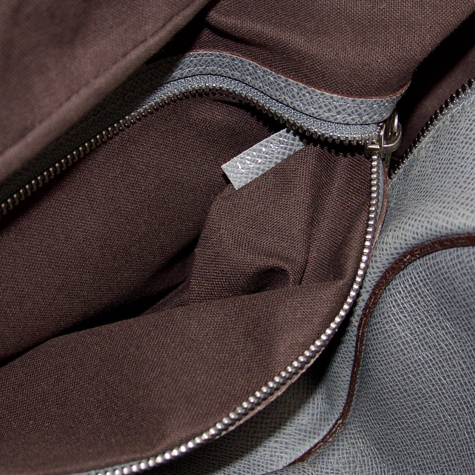 Louis Vuitton Taiga Kendall