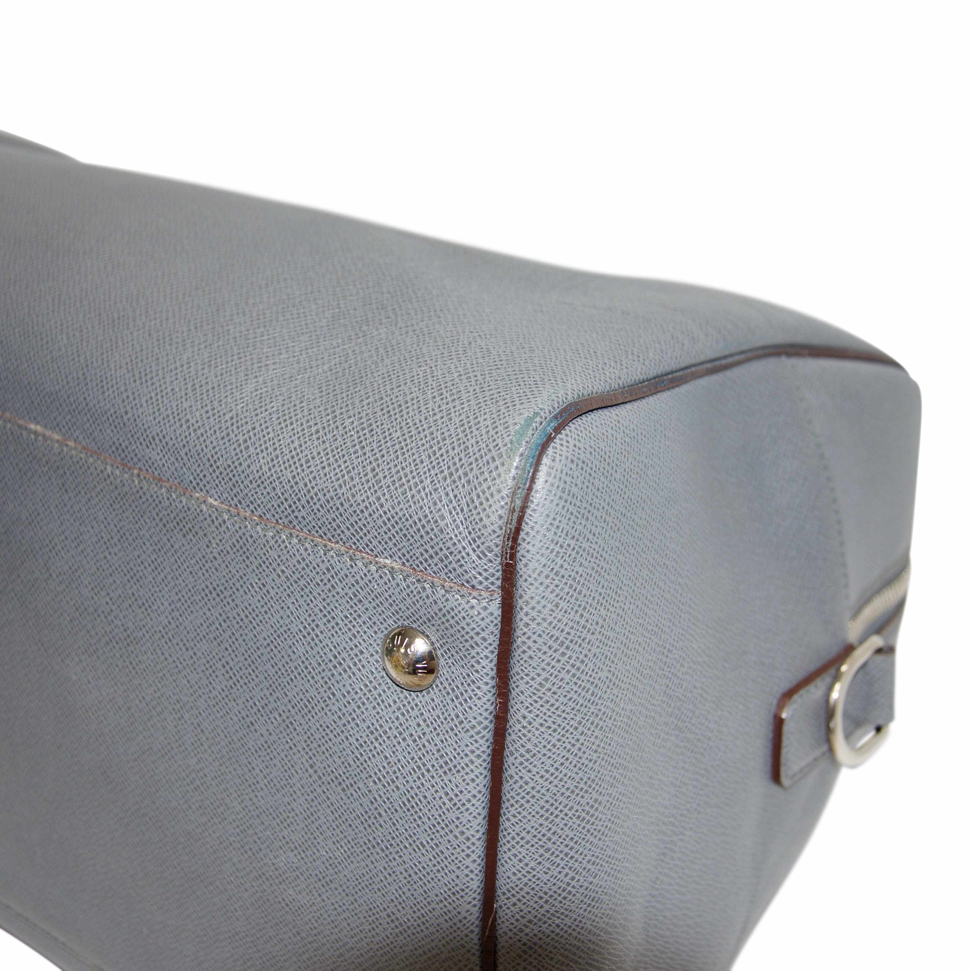 Louis Vuitton Taiga Kendall