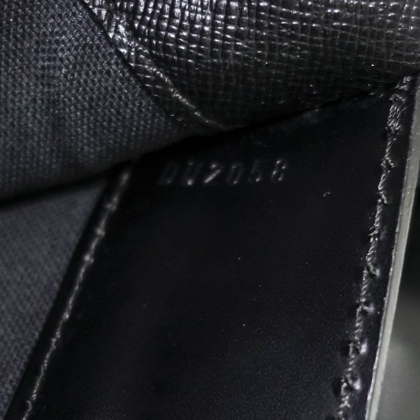 Louis Vuitton Taiga Minuto Portfolio